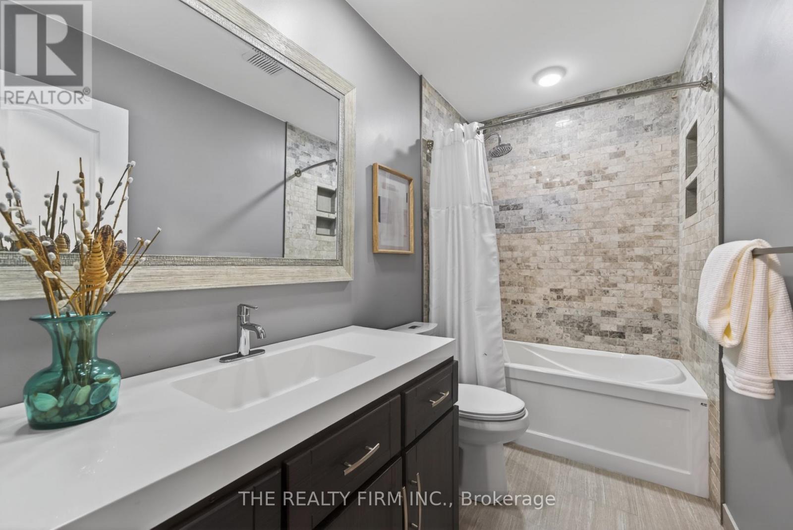 25 LA MANTIA AVENUE Property Photo