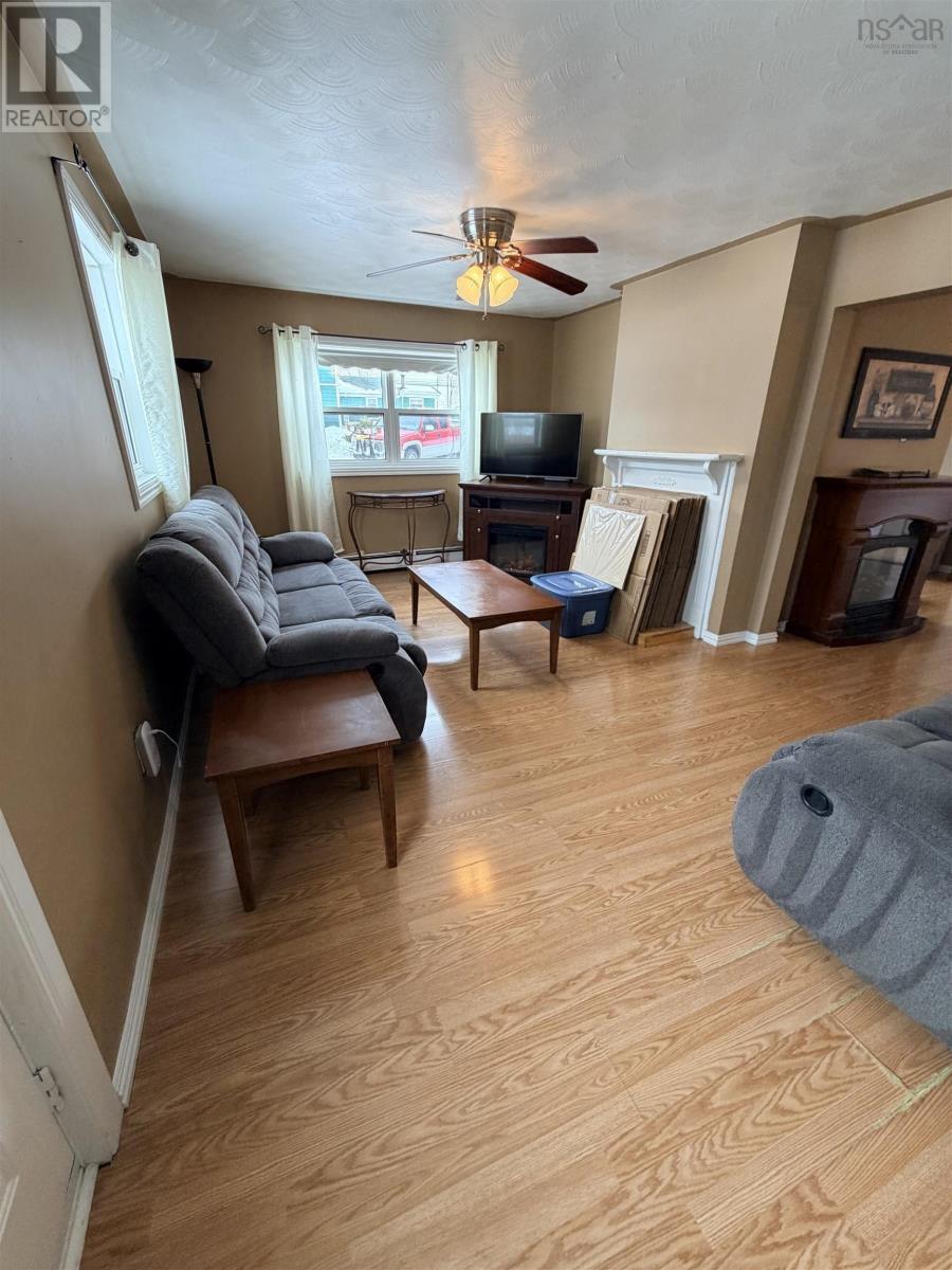 Property 14 of 49 of 3522/3524 Warren Avenue