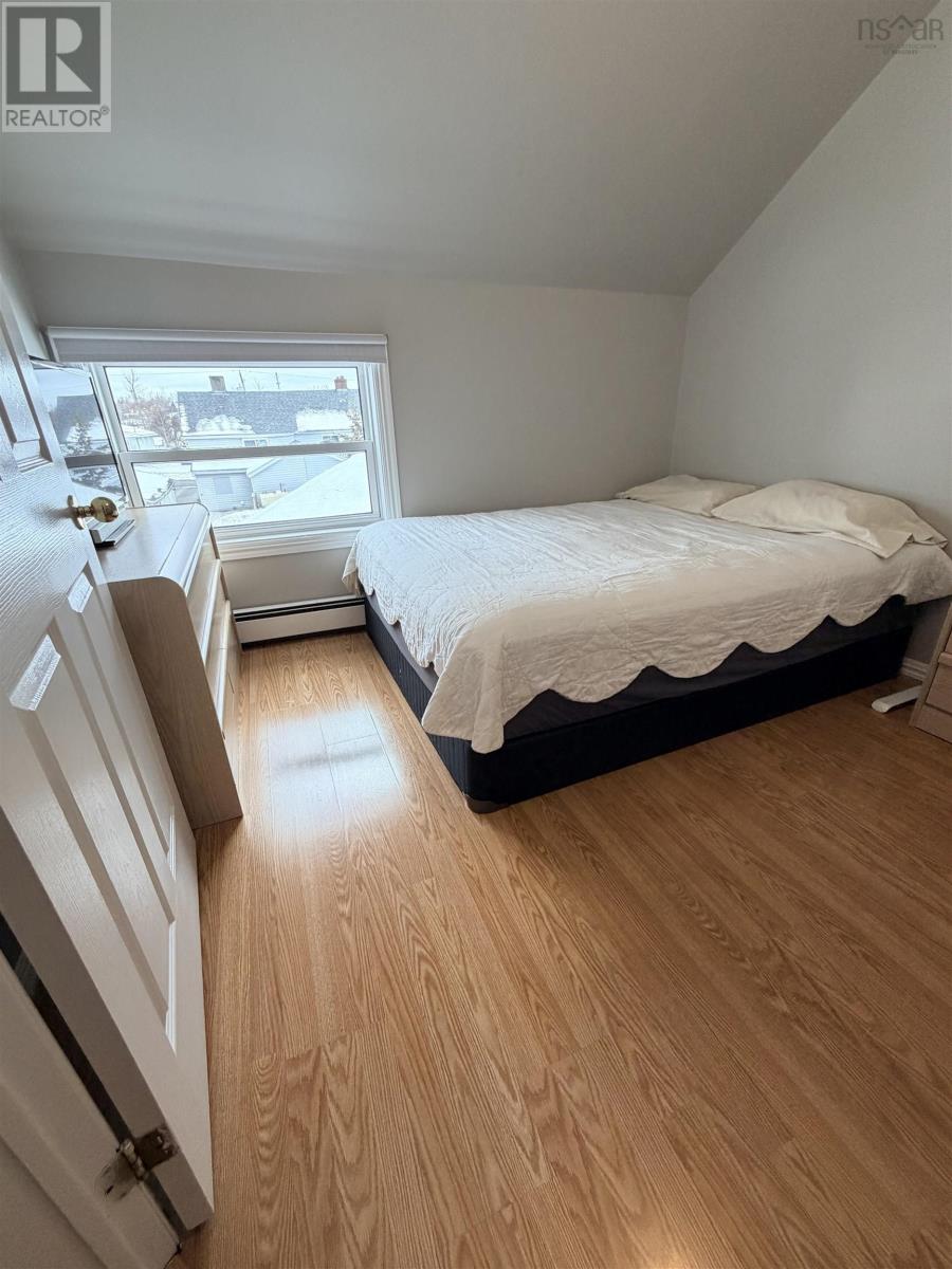 Property 15 of 49 of 3522/3524 Warren Avenue