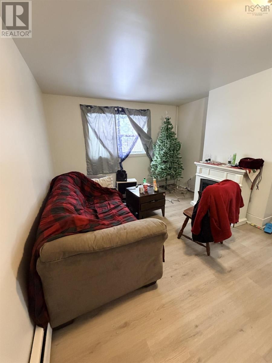 Property 3 of 49 of 3522/3524 Warren Avenue