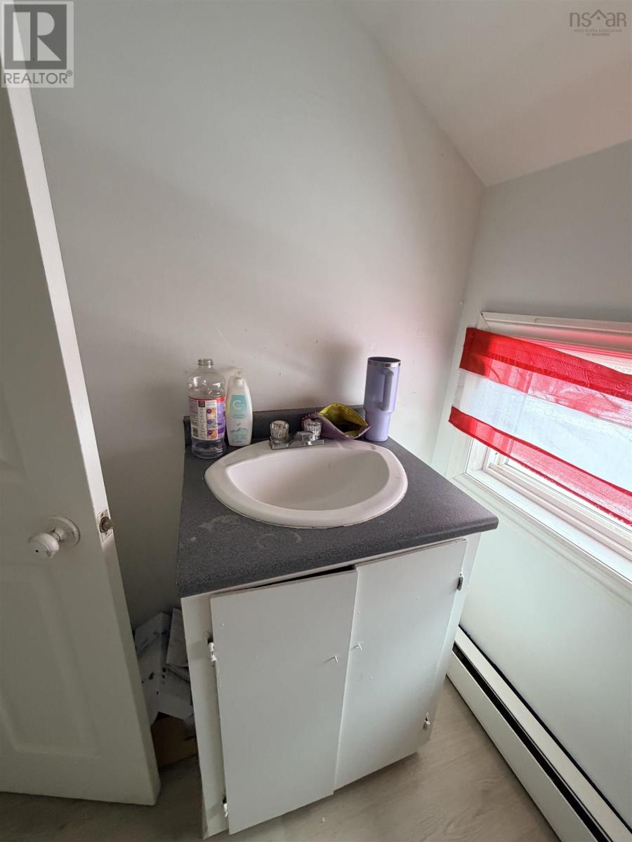 Property 30 of 49 of 3522/3524 Warren Avenue