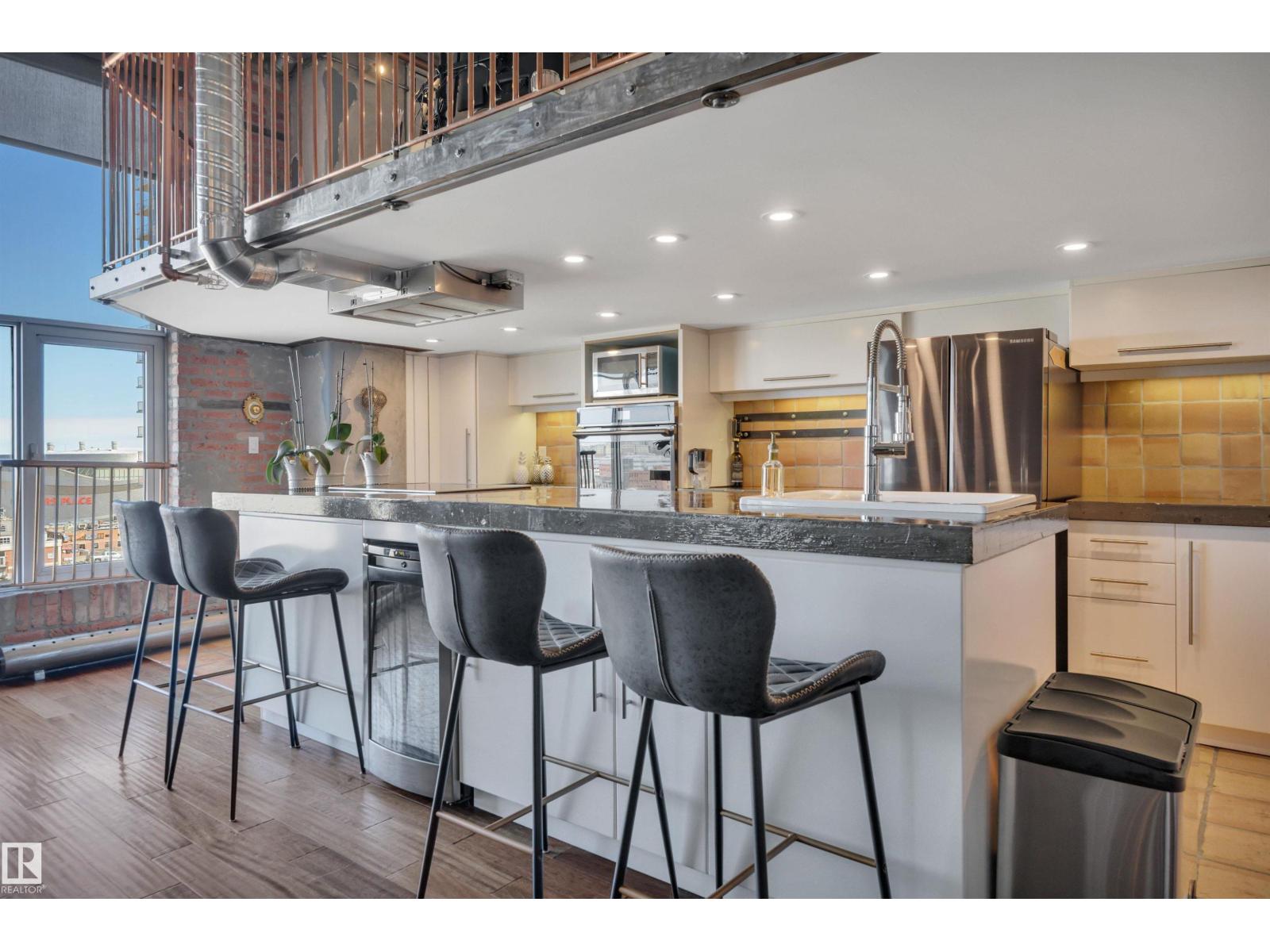 #1004 10179 105 ST NW - 21