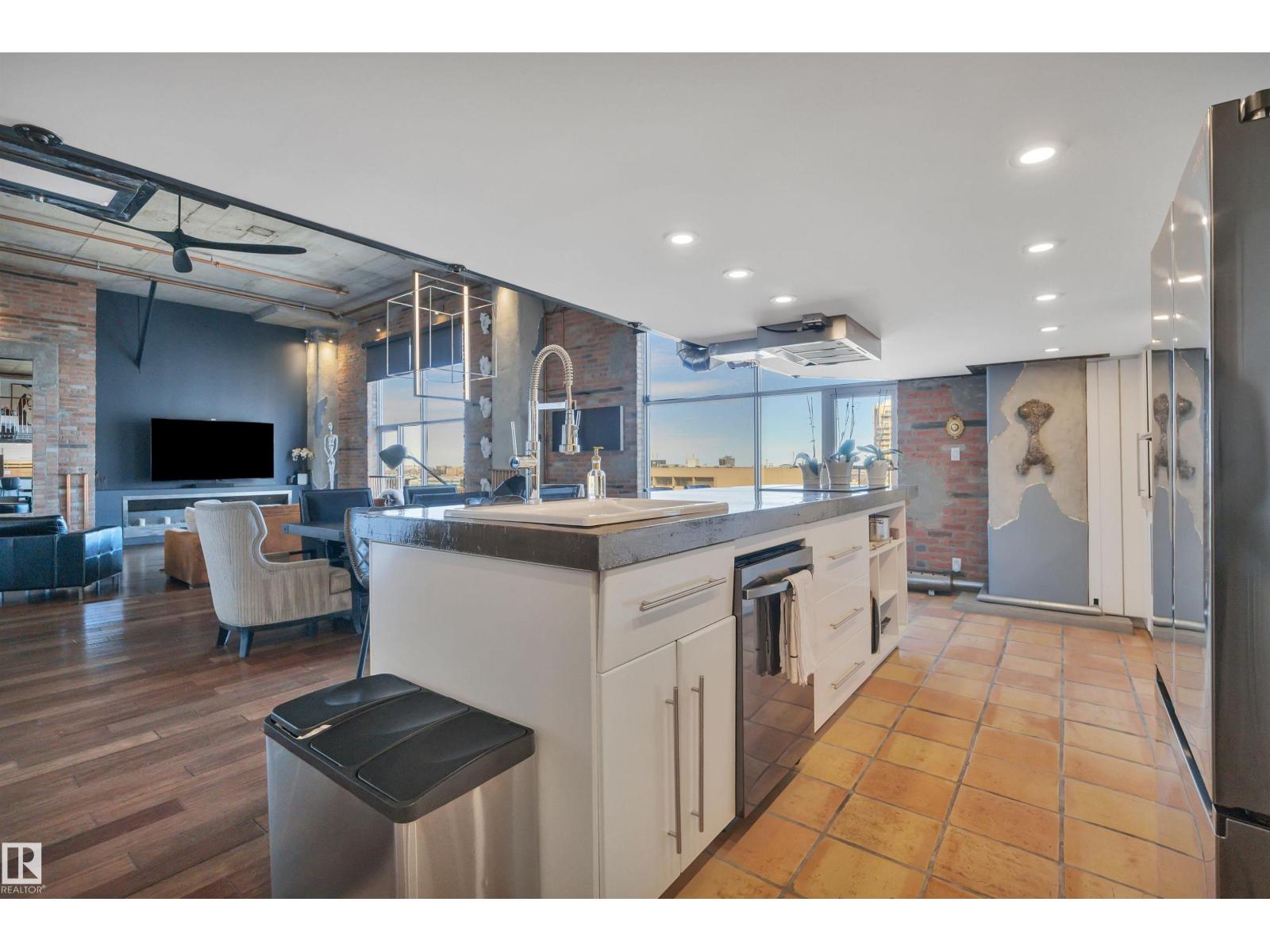 #1004 10179 105 ST NW - 23
