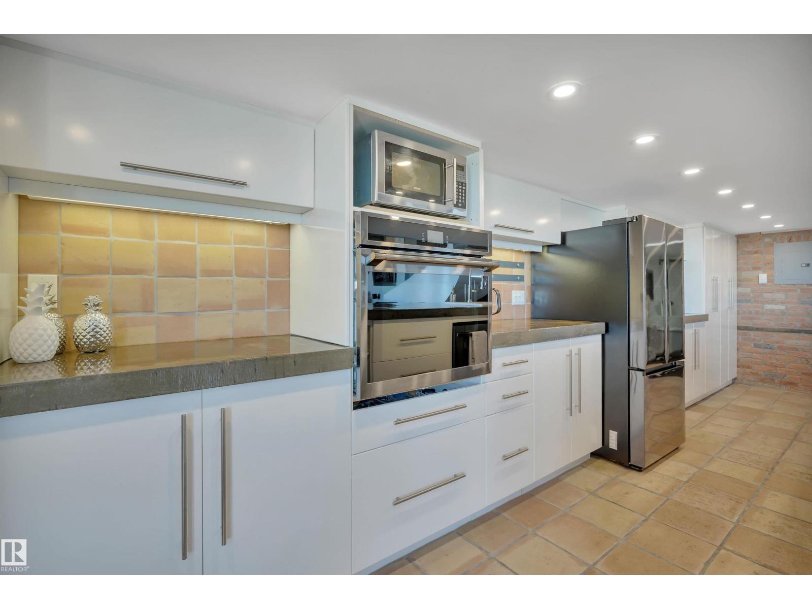 #1004 10179 105 ST NW - 24