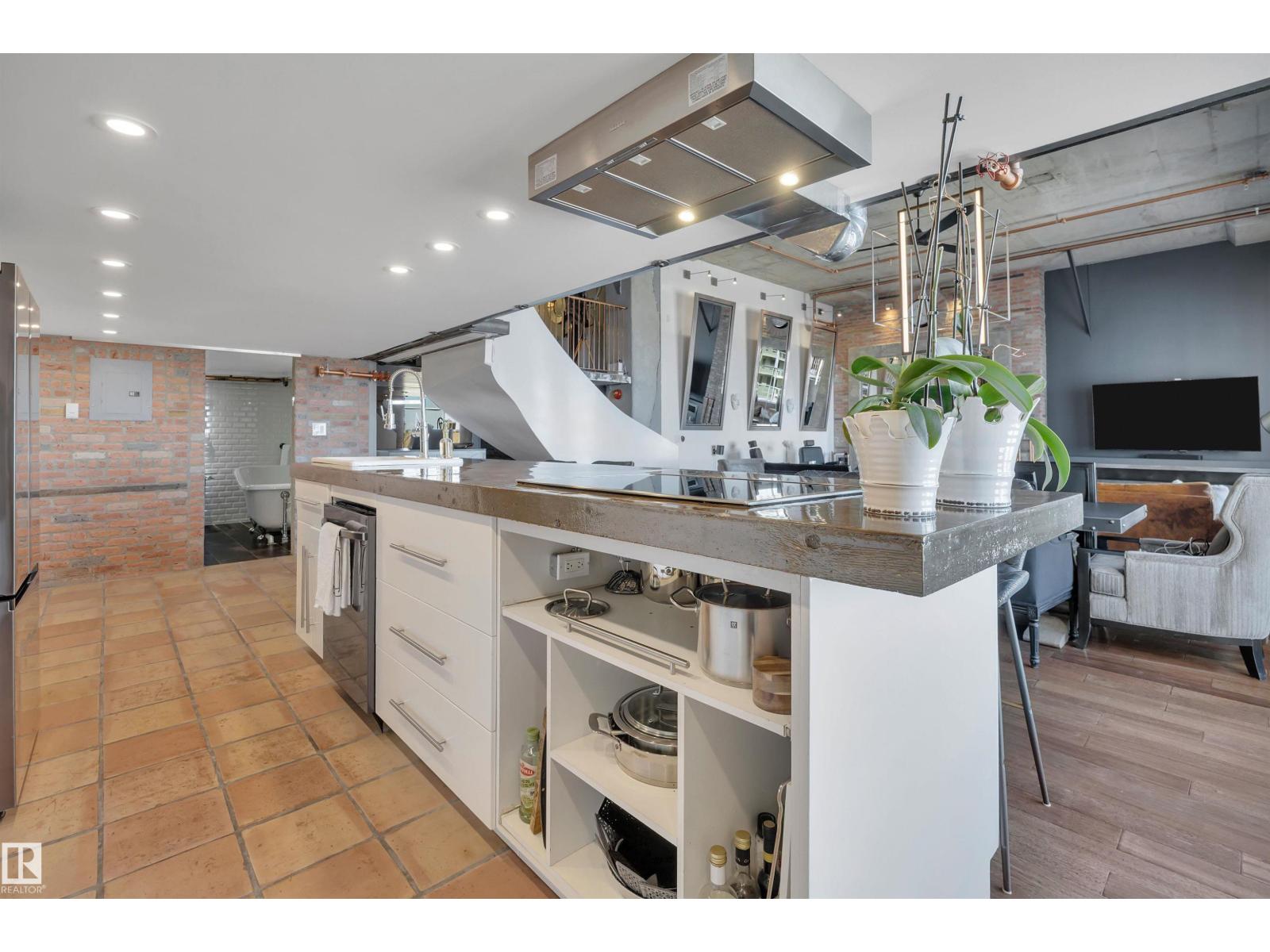 #1004 10179 105 ST NW - 25