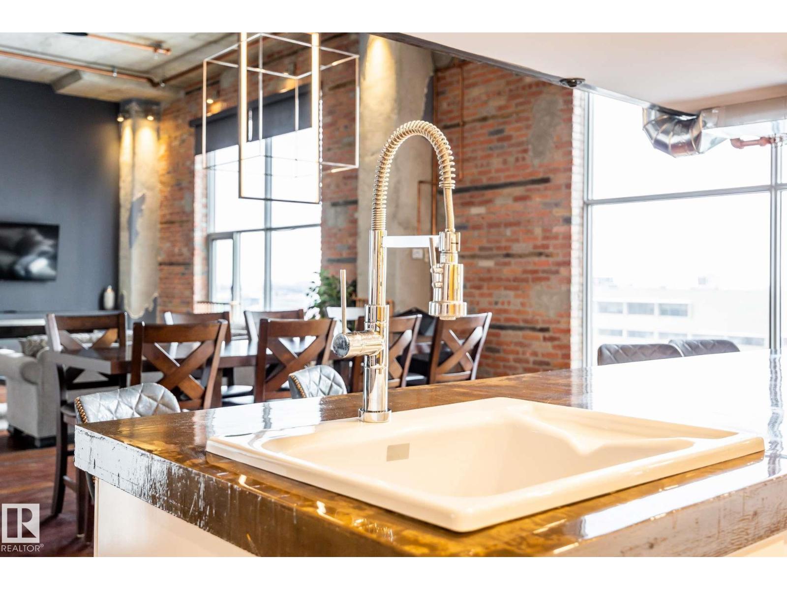 #1004 10179 105 ST NW - 26
