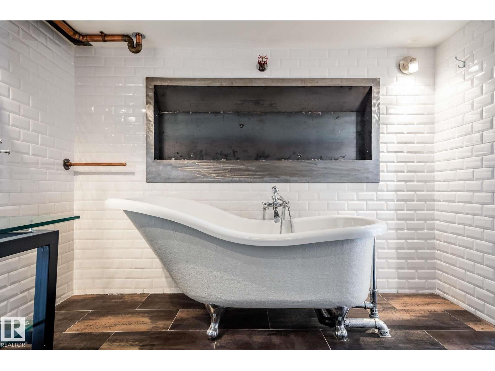 #1004 10179 105 ST NW - 31