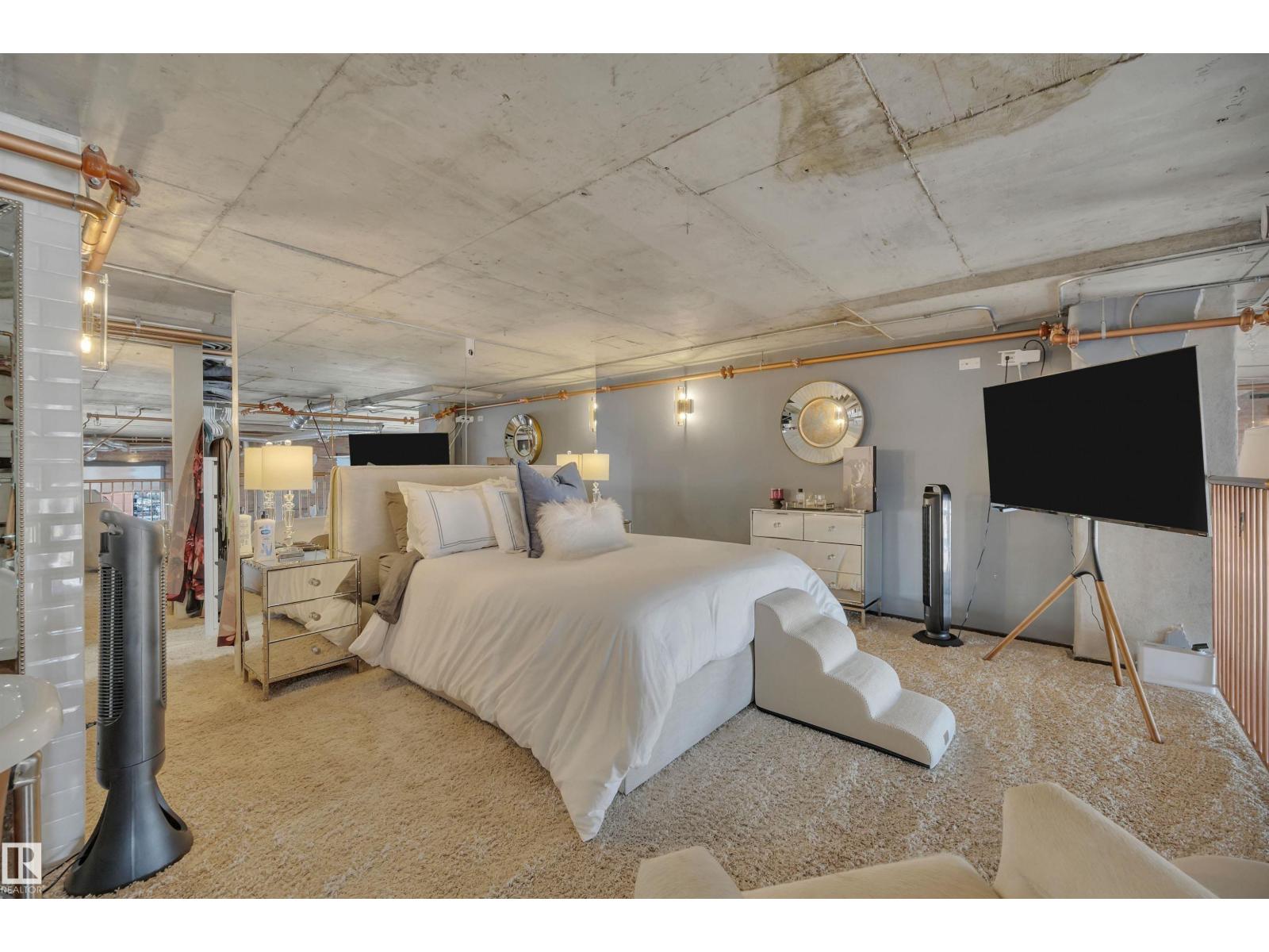 #1004 10179 105 ST NW - 33