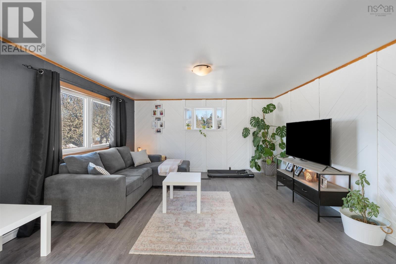 Property 17 of 42 of 90 Oak Park Road