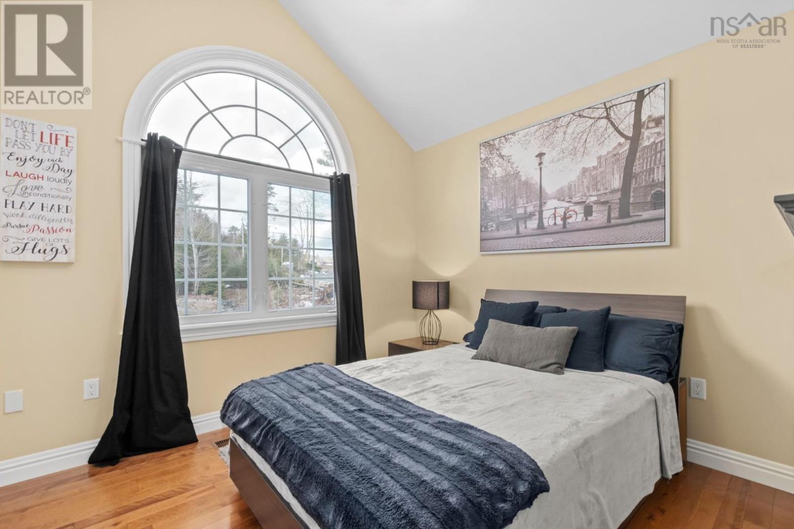 Property 22 of 51 of 172 Voyageur Way