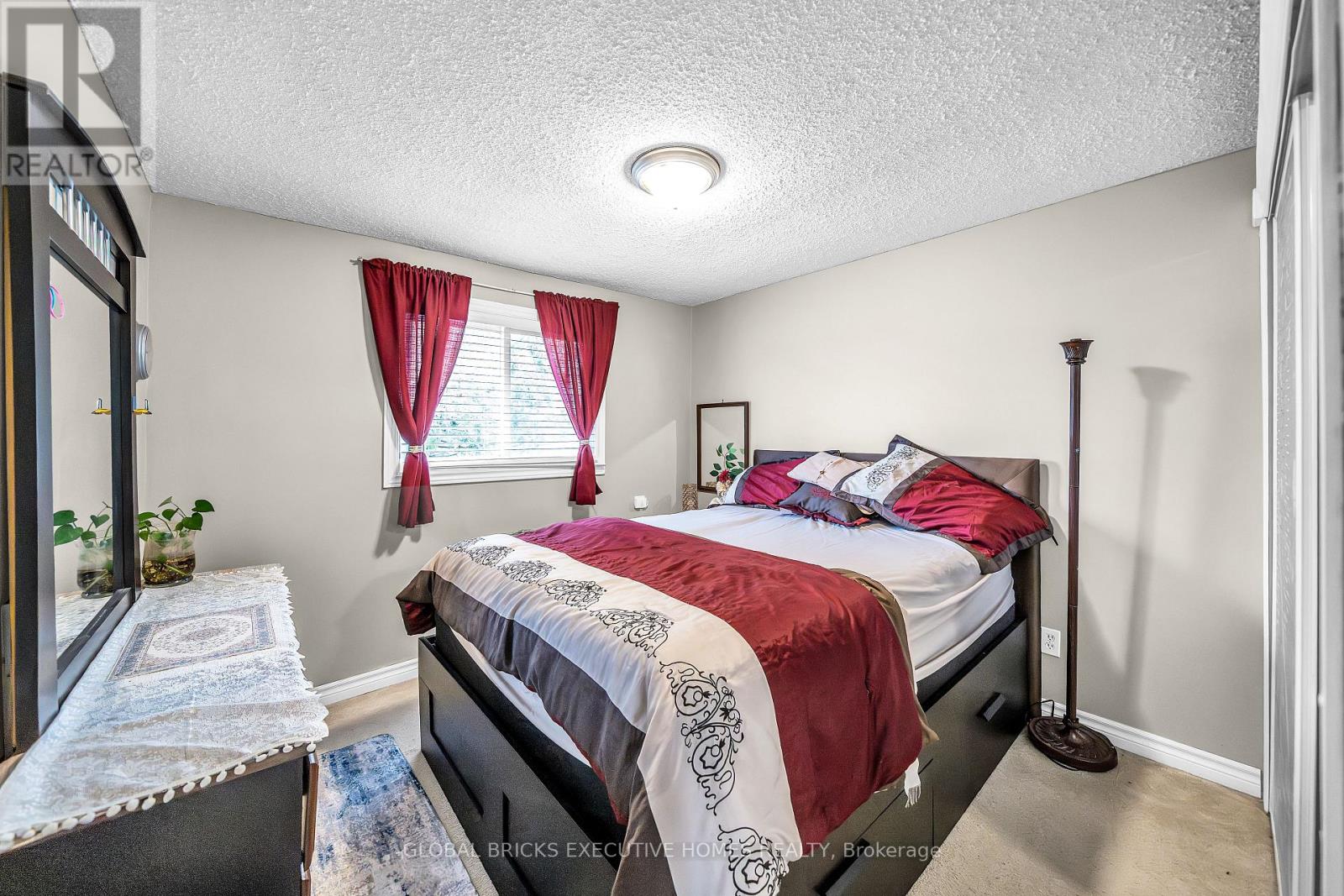 Bright and Comfortable 2nd Bedroom