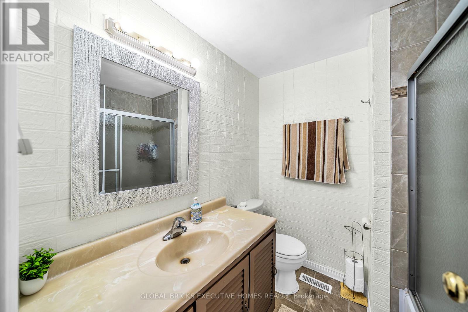 Functional Upstairs Washroom