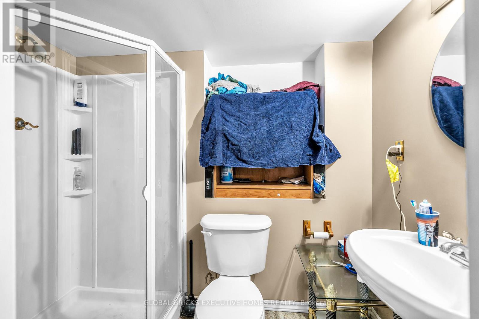 Basement full 3-piece washroom