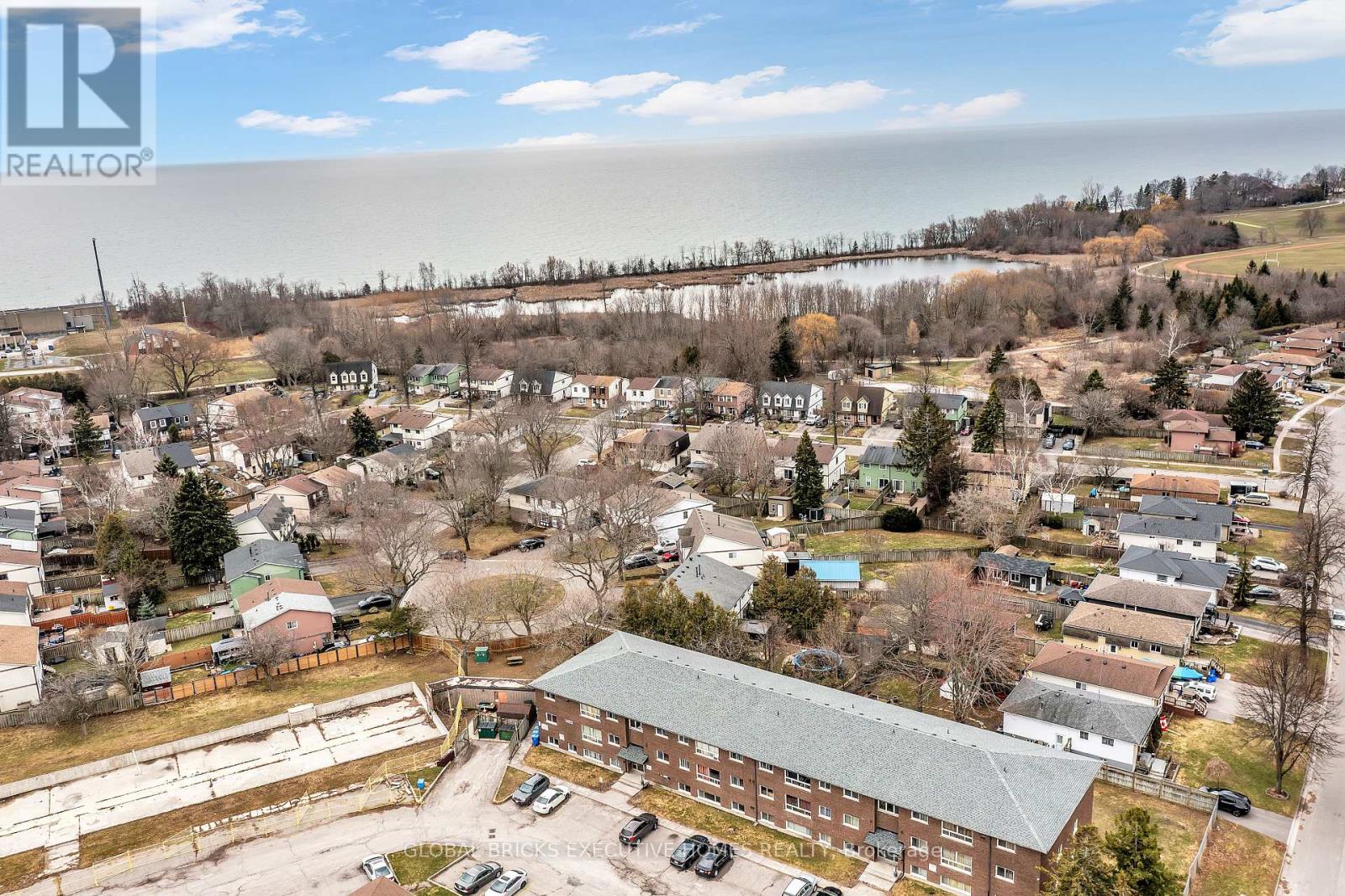 Walking distance to Lakeview Park