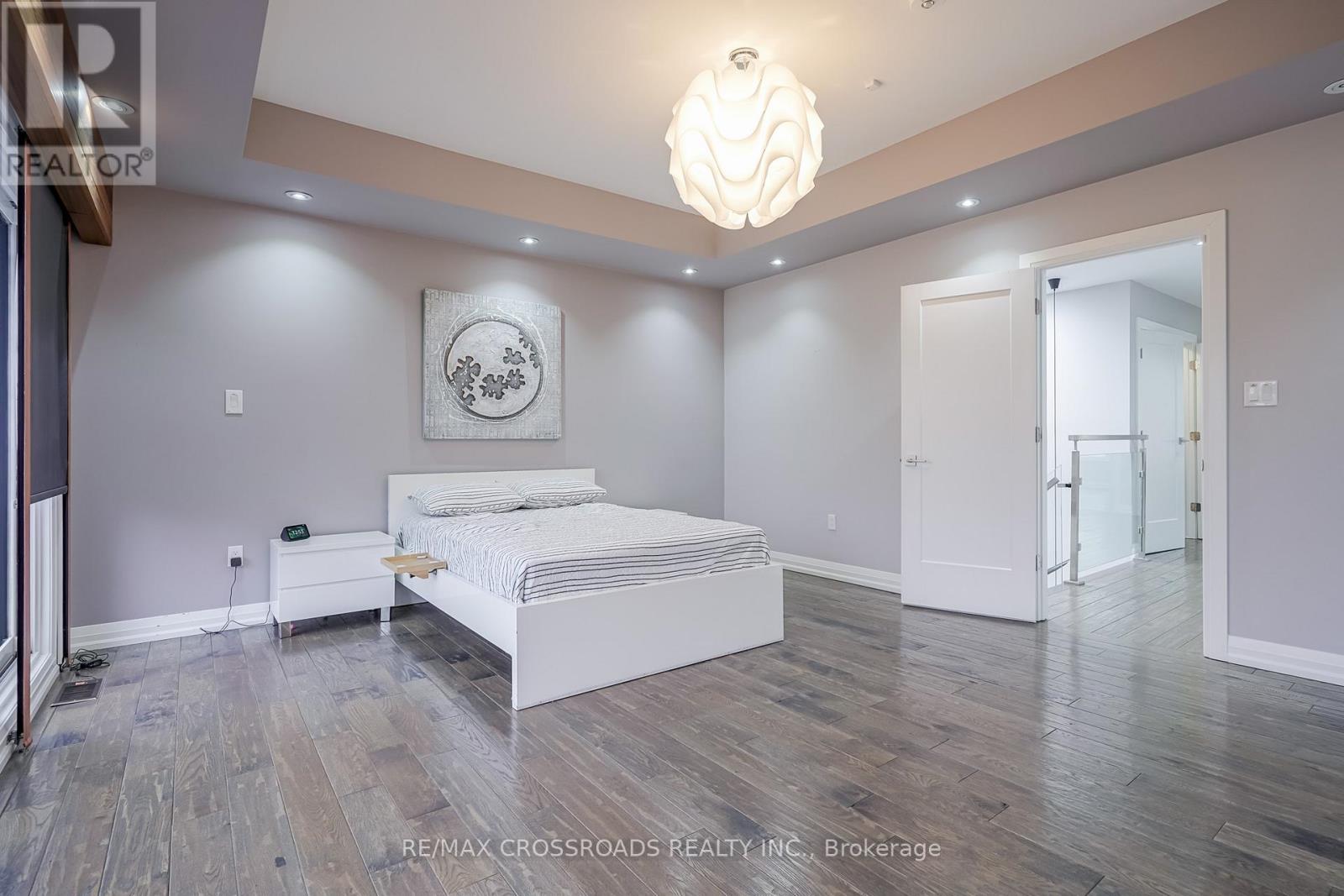 1A ROBLIN AVENUE - 22