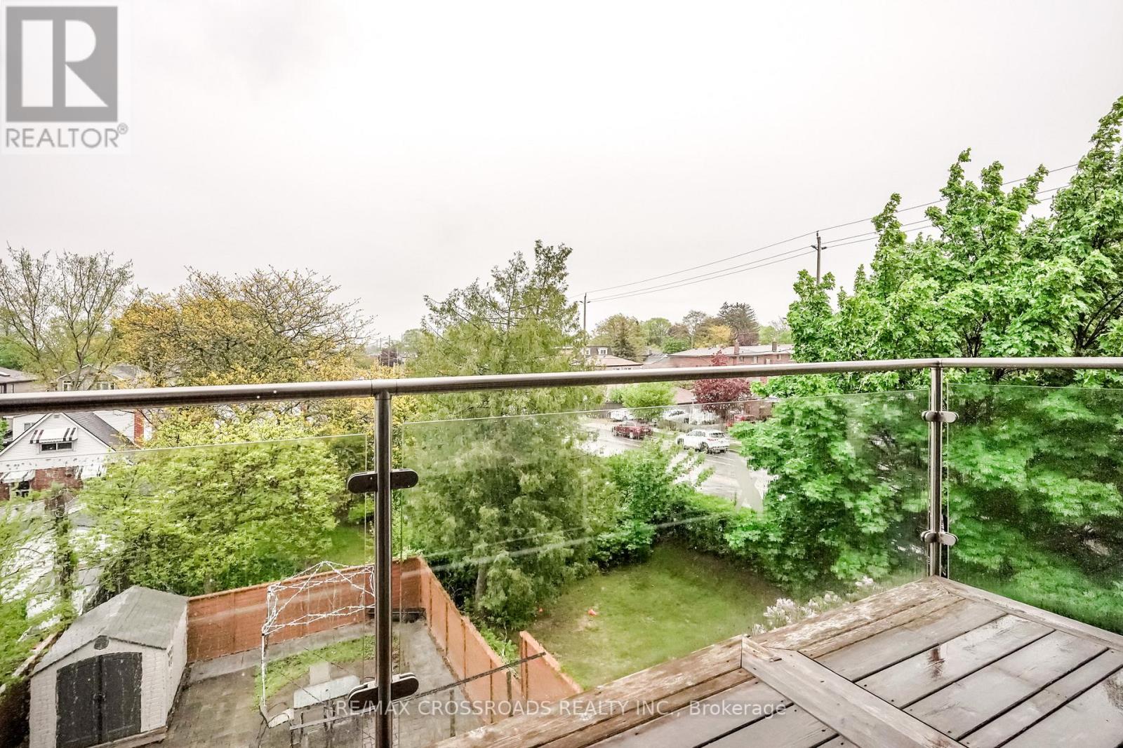 1A ROBLIN AVENUE - 26