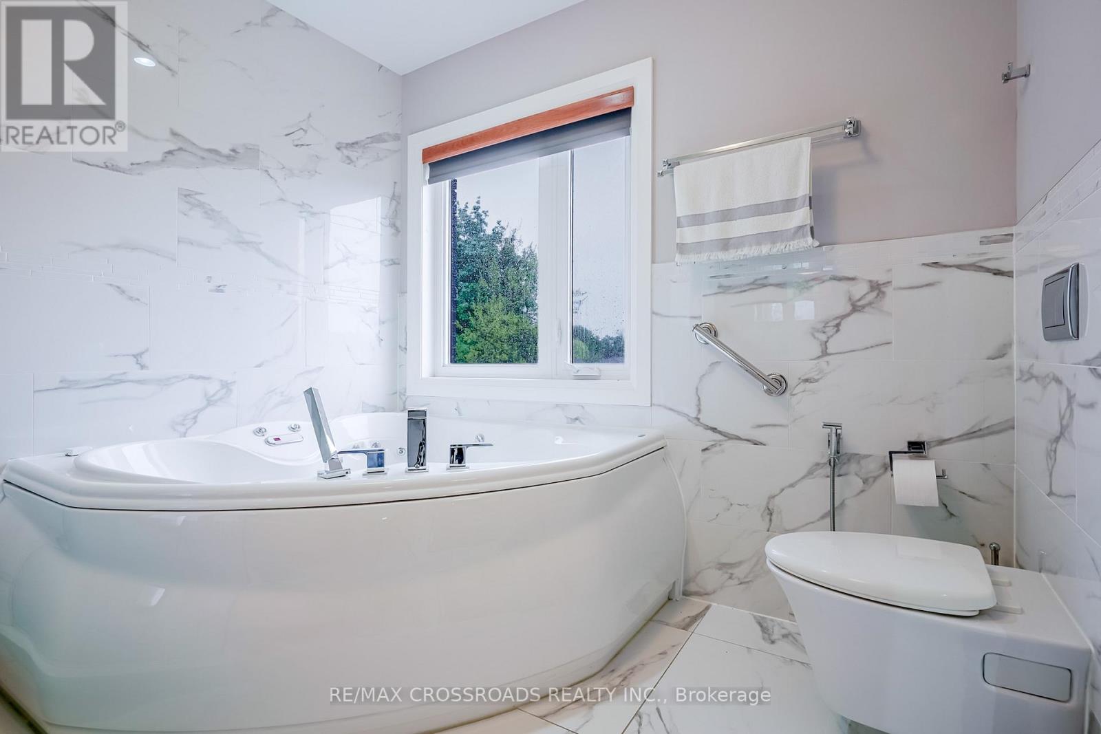 1A ROBLIN AVENUE - 28