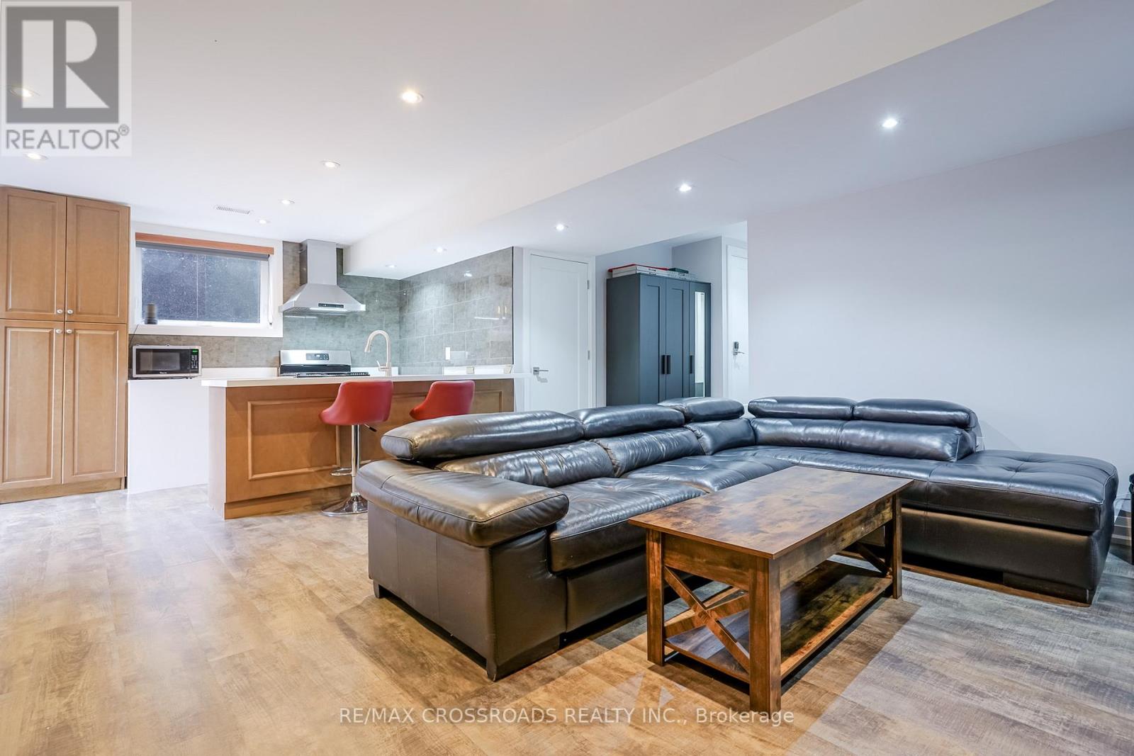 1A ROBLIN AVENUE - 38