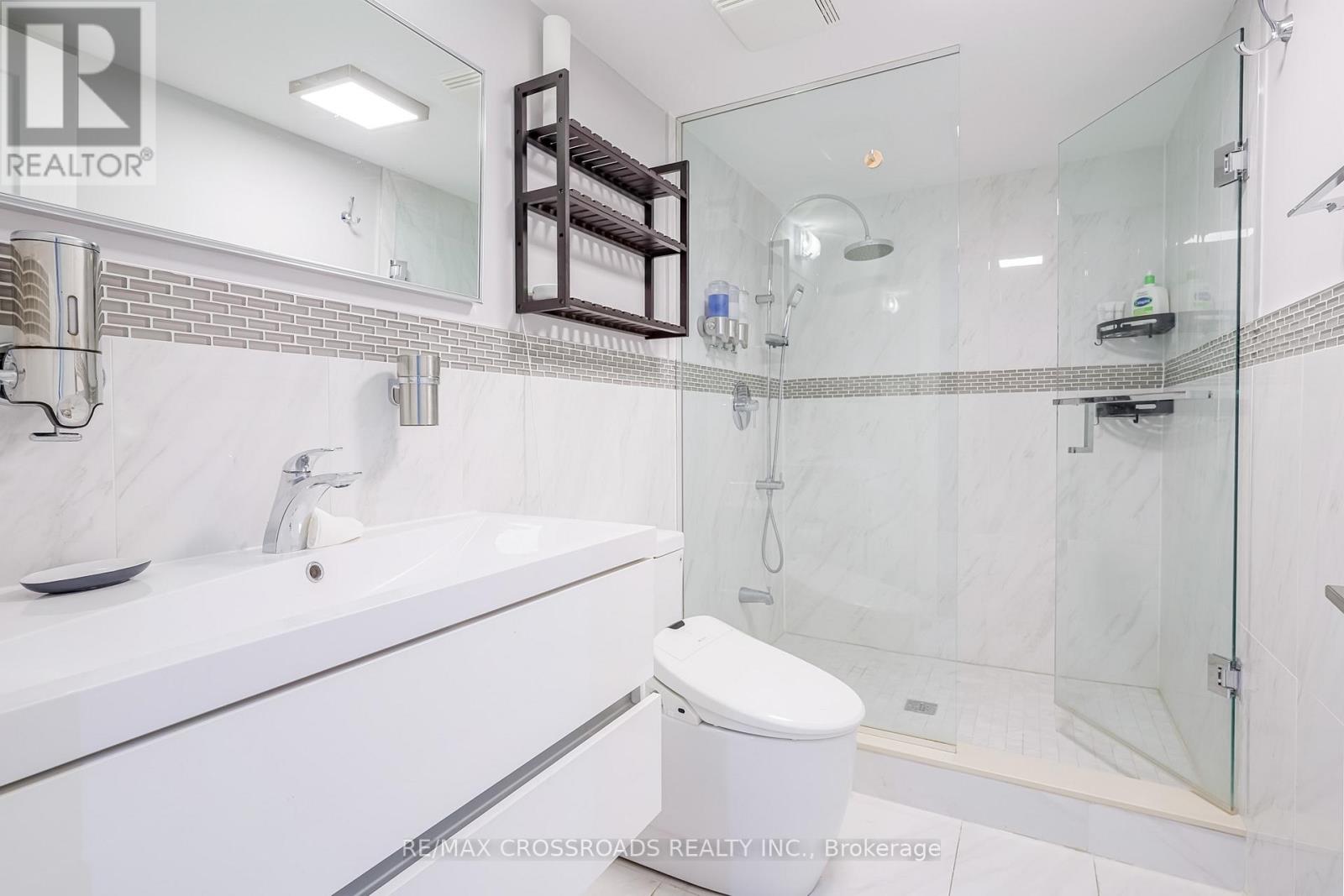 1A ROBLIN AVENUE - 41