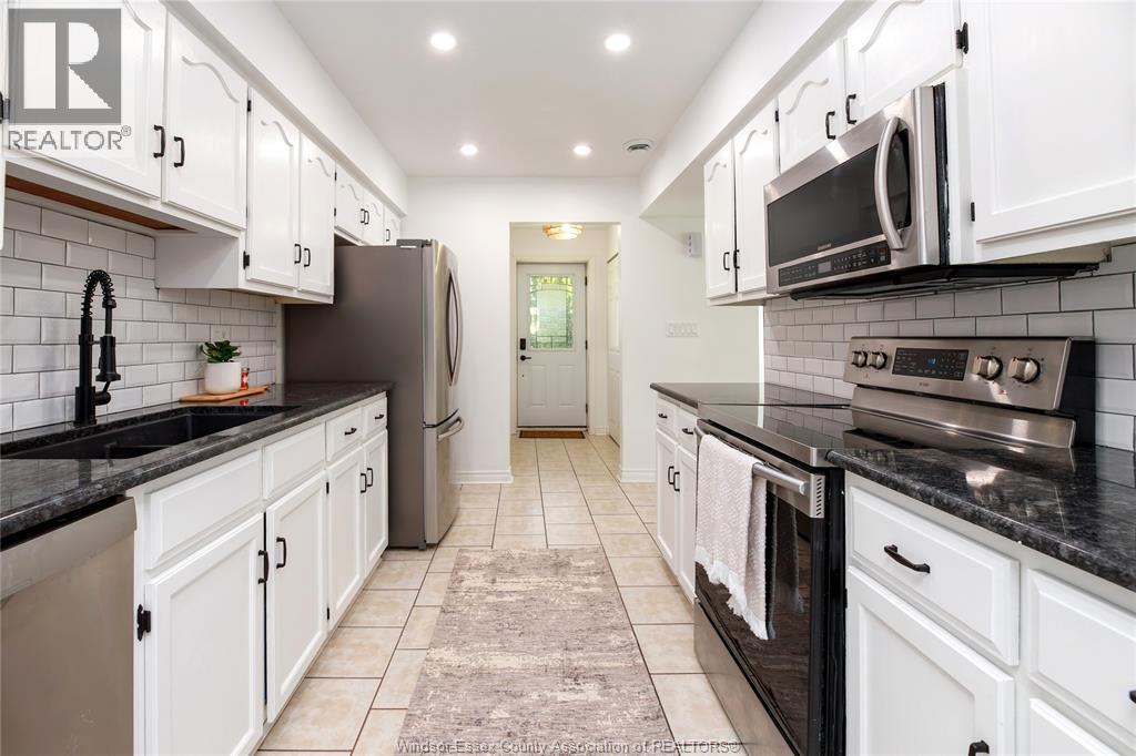 22 UNIVERSITY DRIVE - 22