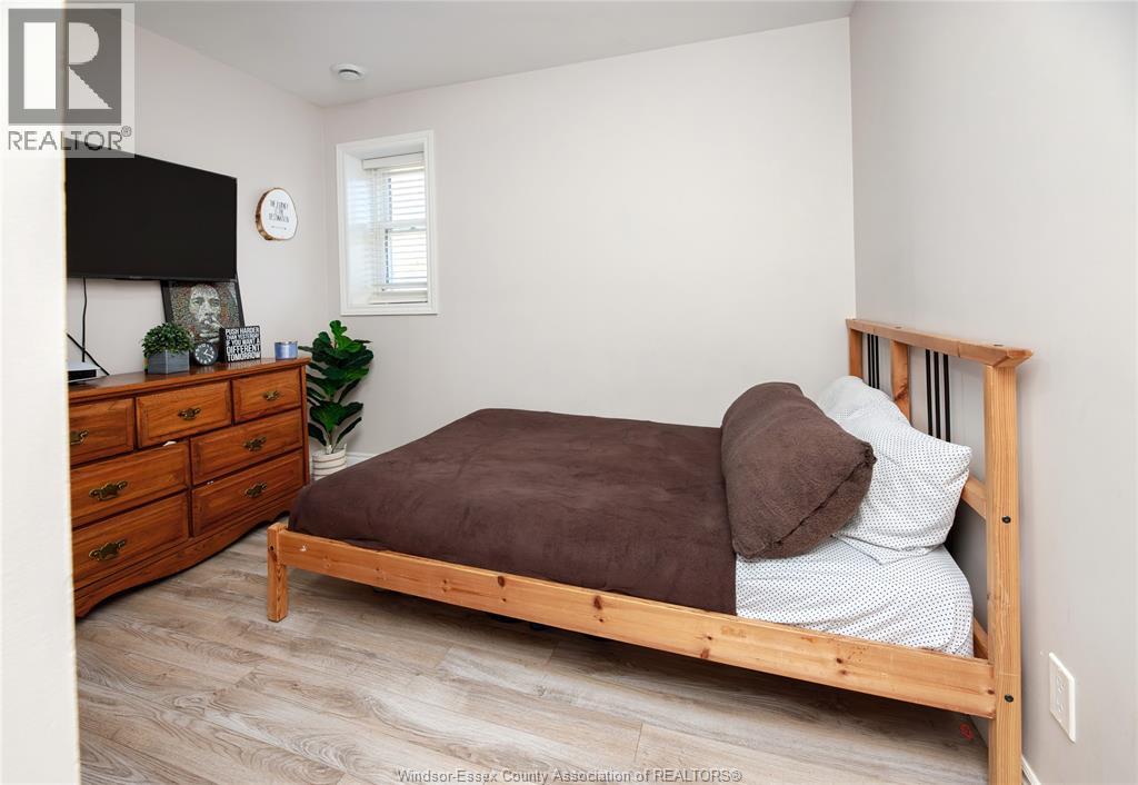 22 UNIVERSITY DRIVE - 31