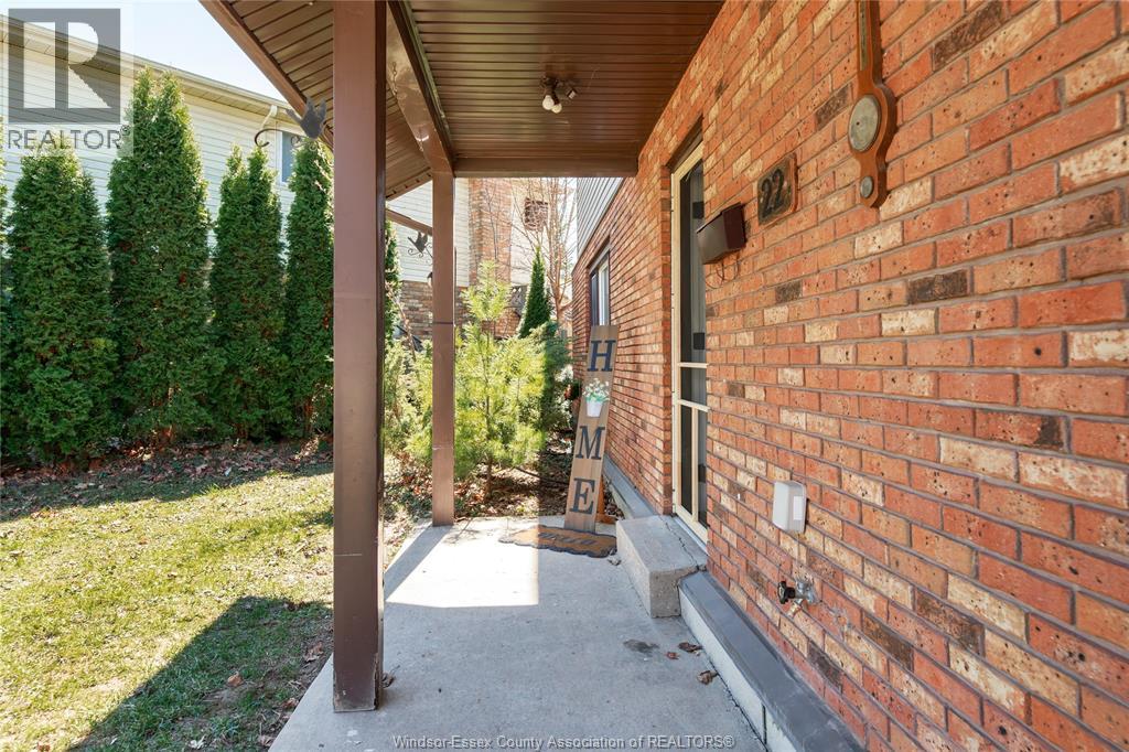 22 UNIVERSITY DRIVE - 4