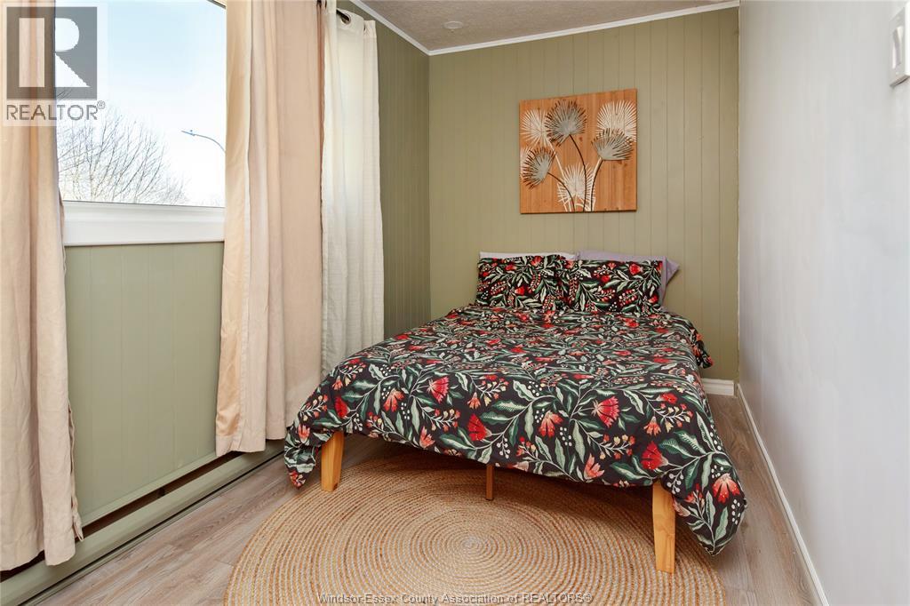 22 UNIVERSITY DRIVE - 40