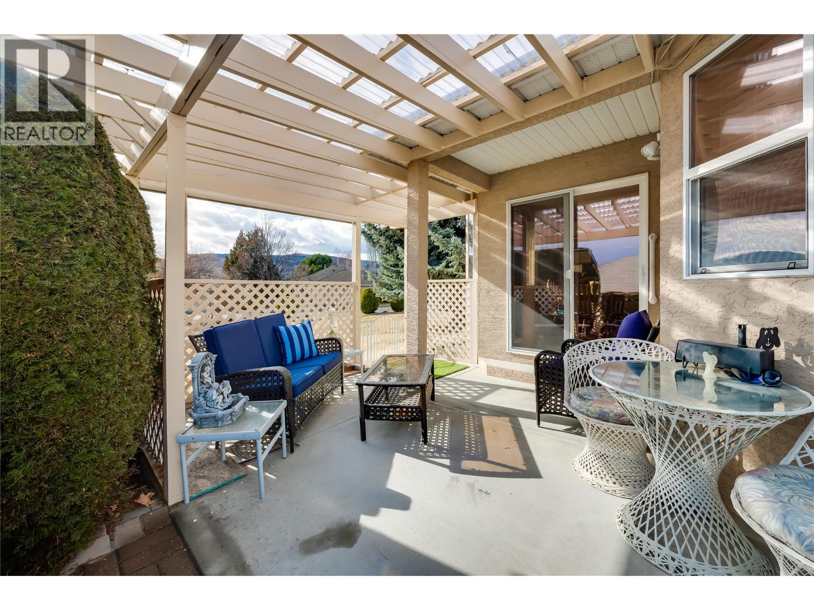 #128 2250 LOUIE DRIVE - 22