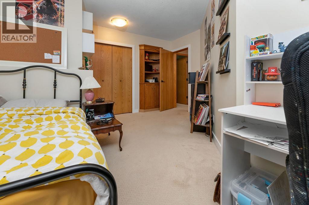 1002 WESTRIDGE DRIVE - 18