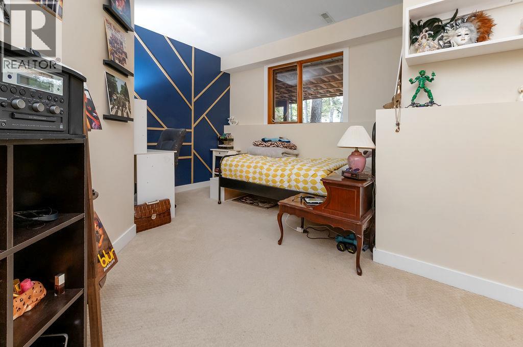 1002 WESTRIDGE DRIVE - 17