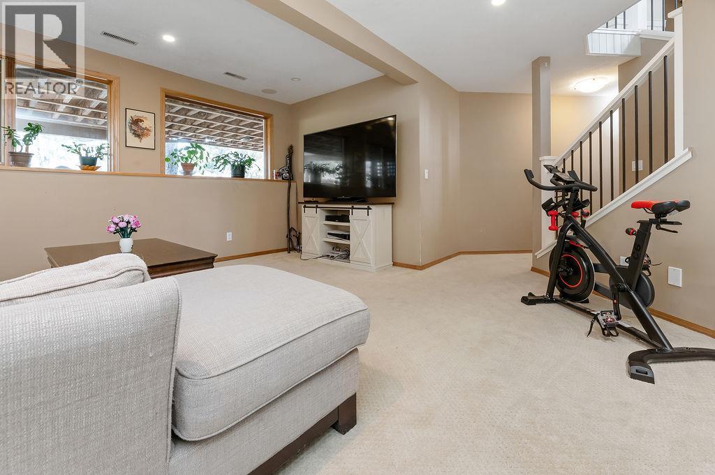 1002 WESTRIDGE DRIVE - 22