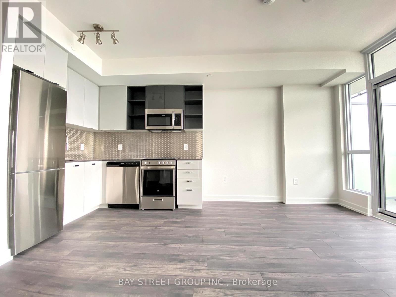 814 - 10 DE BOERS DRIVE