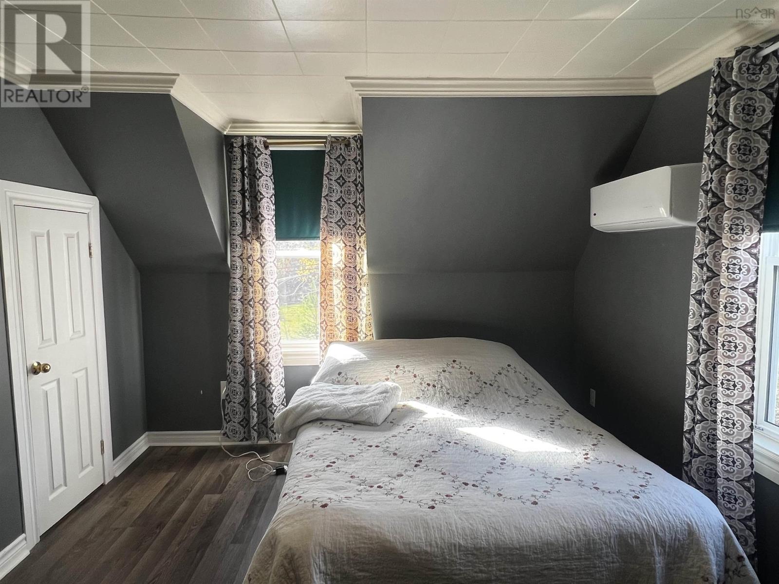 Property 33 of 45 of 1948 Dufferin Street