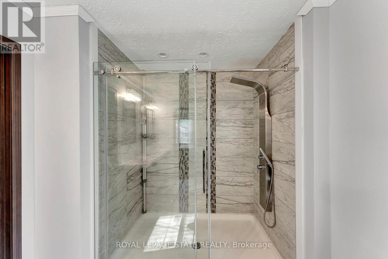 4881 MAPLEVIEW CRESCENT - 19