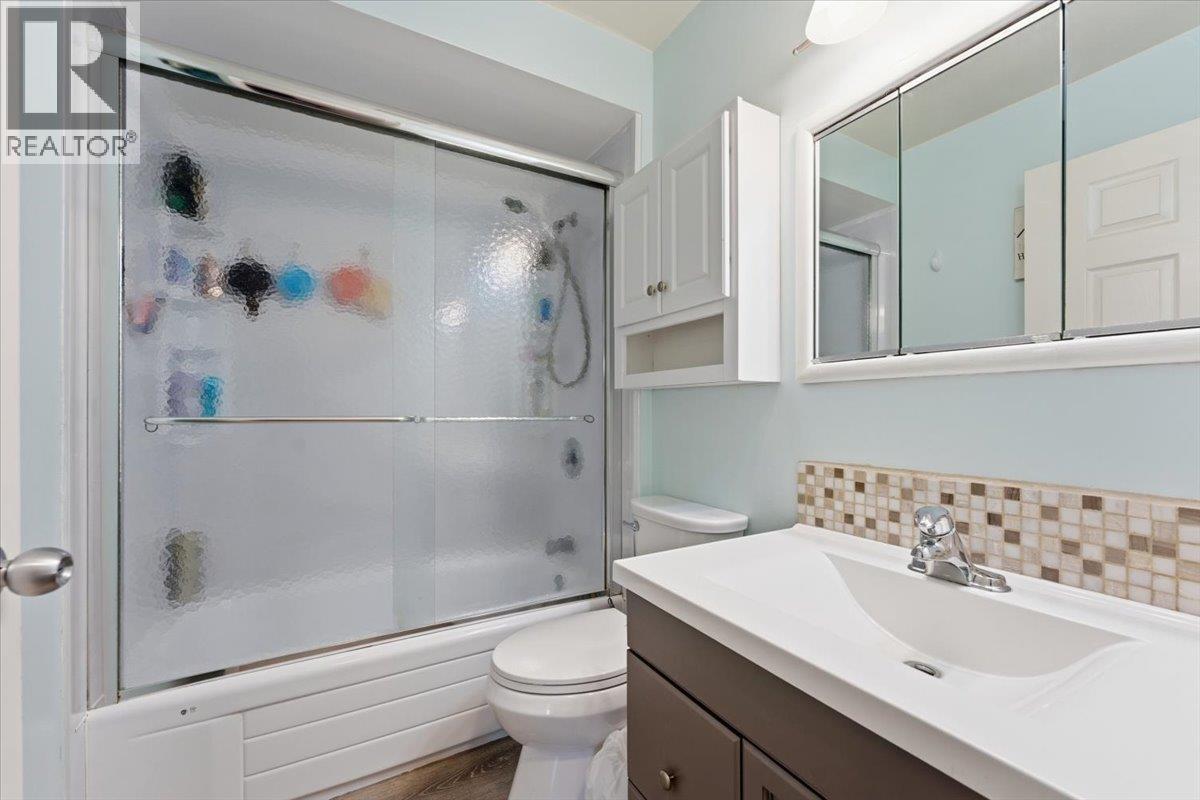 330 27 Street NE - 14