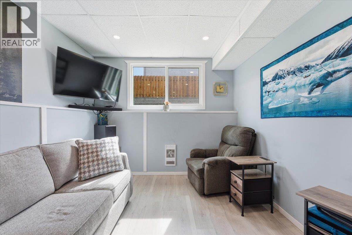 330 27 STREET NE - 20