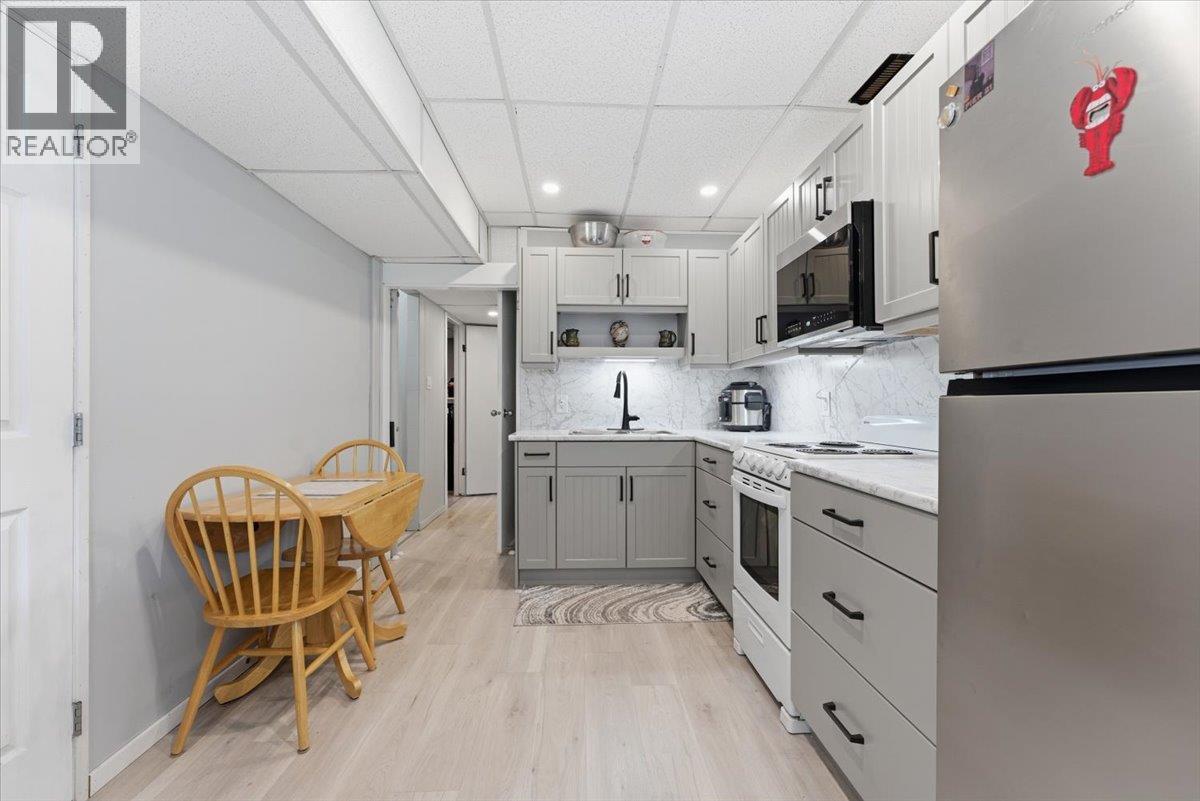 330 27 Street NE - 21