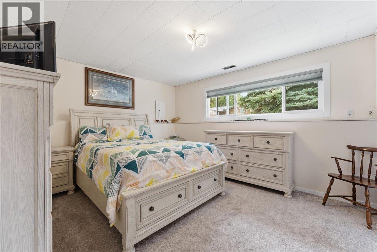 330 27 Street NE - 23