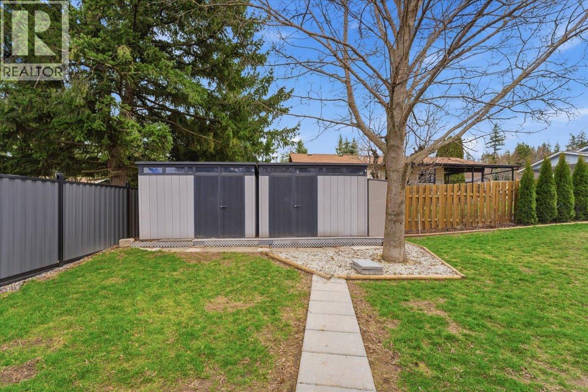 330 27 Street NE - 34