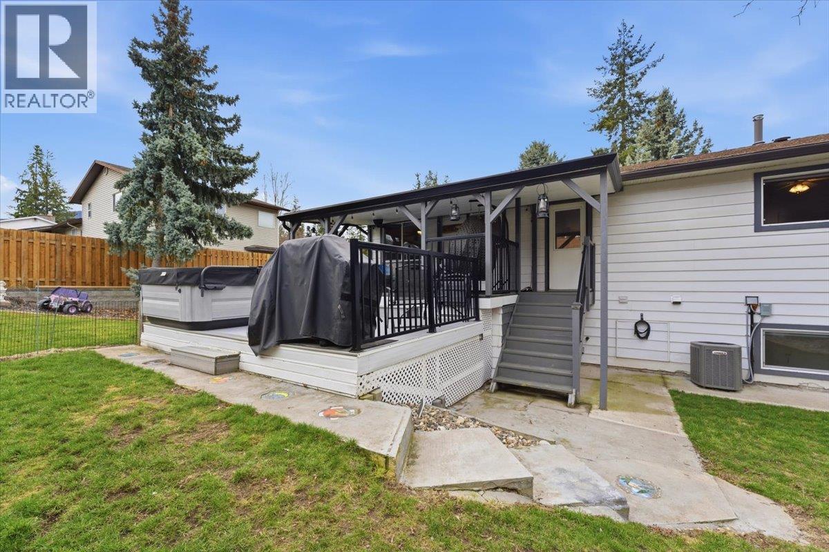 330 27 Street NE - 35