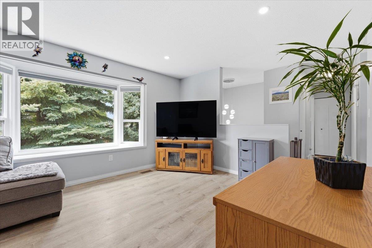 330 27 STREET NE - 7