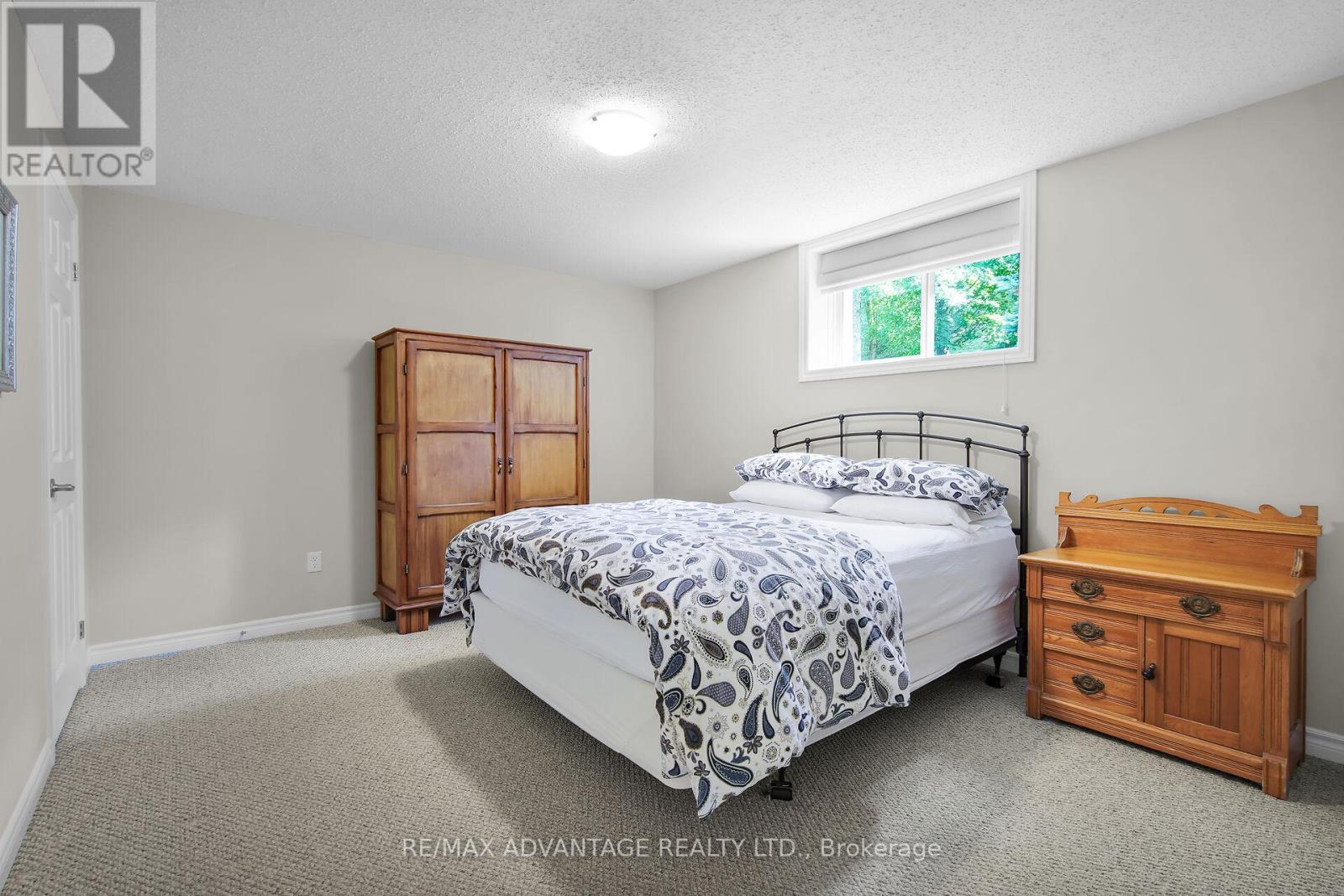 #73 869 WHETHERFIELD STREET - 32
