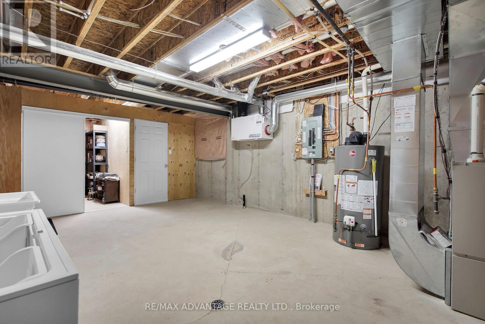 #73 869 WHETHERFIELD STREET - Image 35