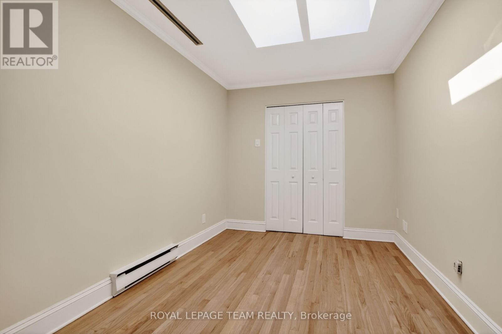 Den/bedroom, your choice!