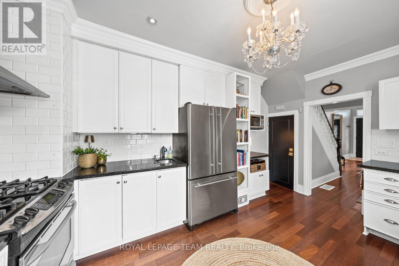 529 MCLEOD STREET - 16