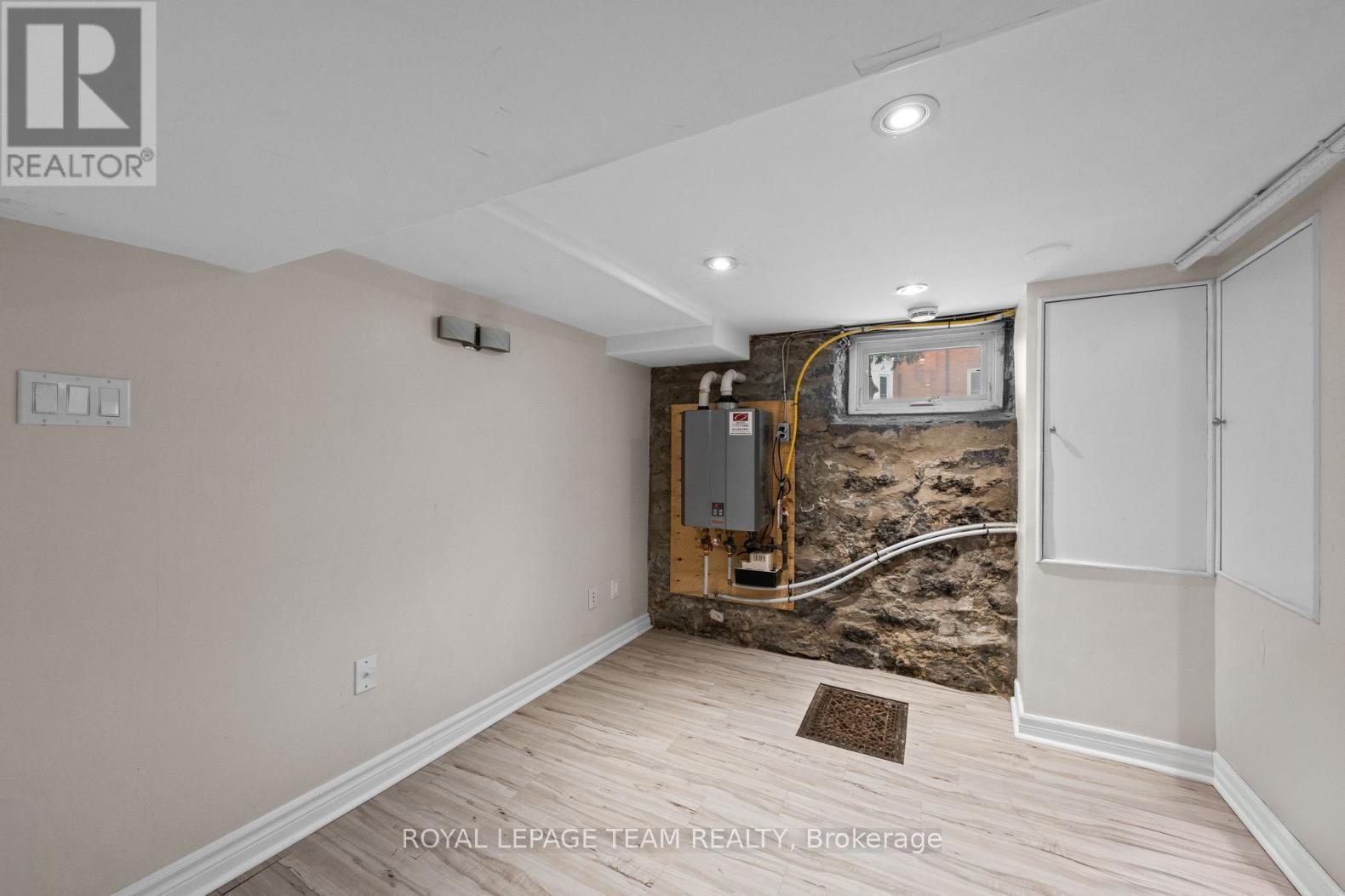 529 MCLEOD STREET - 37