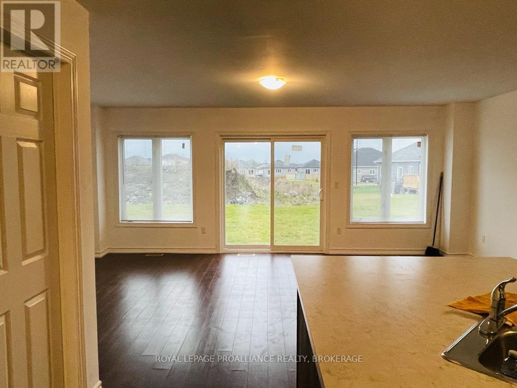 31 BRENNAN CRESCENT - 9