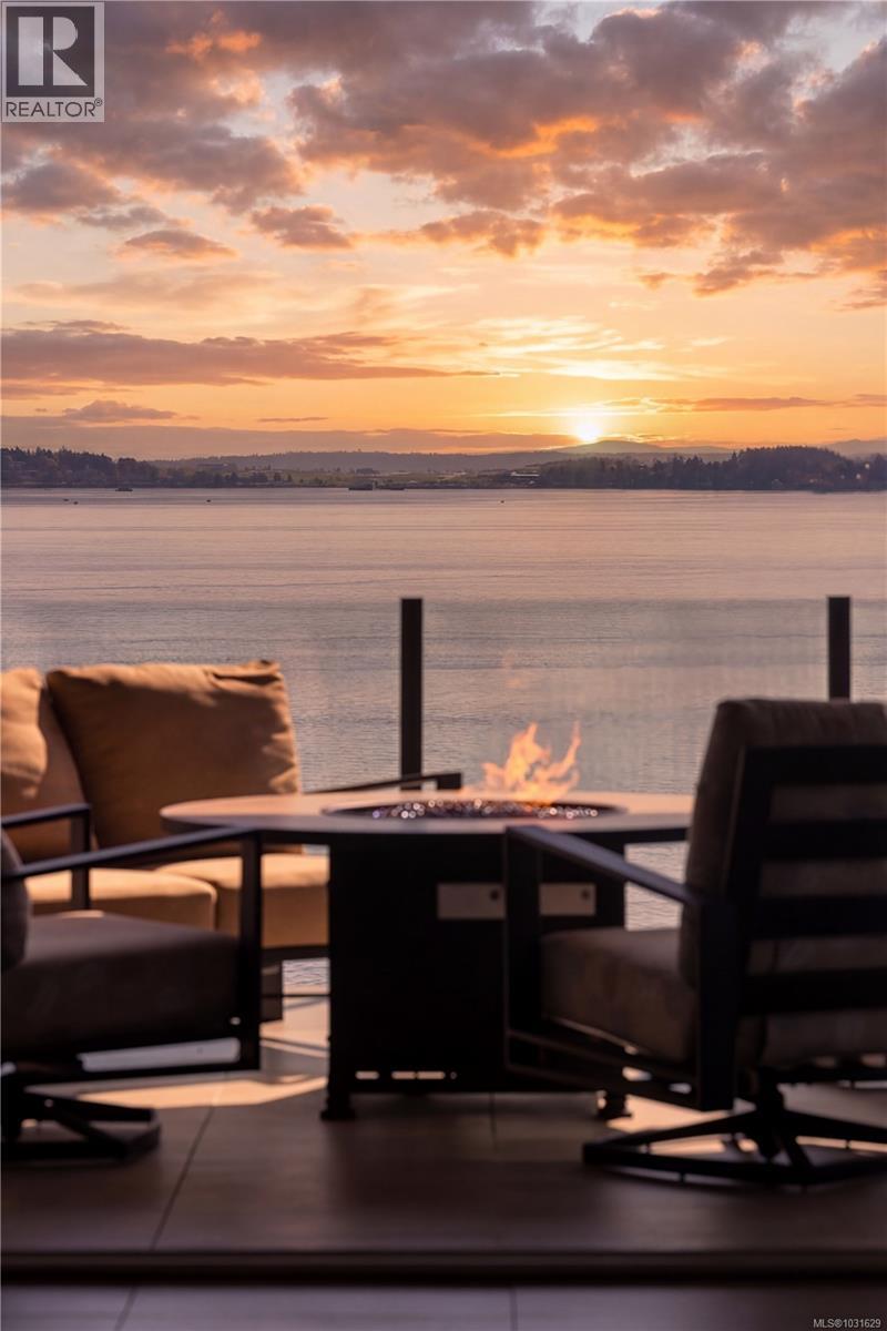  3070 Beachfront Crescent, Mill Bay