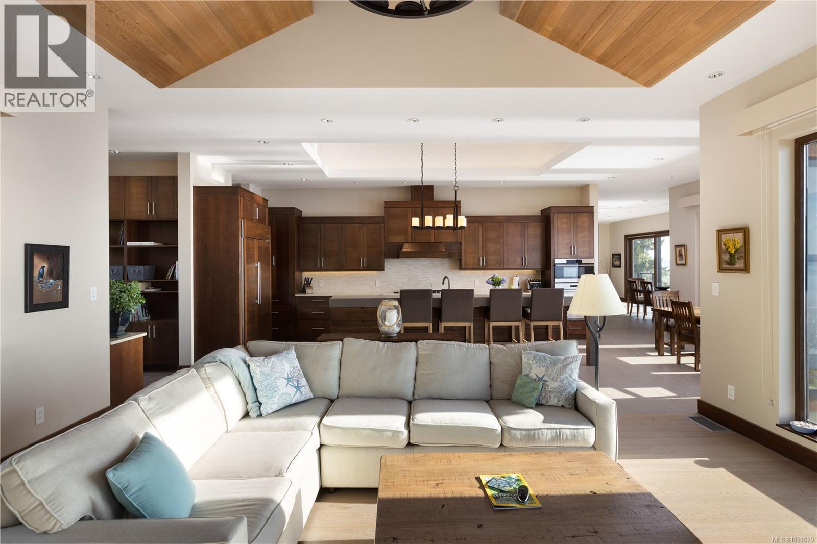  3070 Beachfront Crescent, Mill Bay