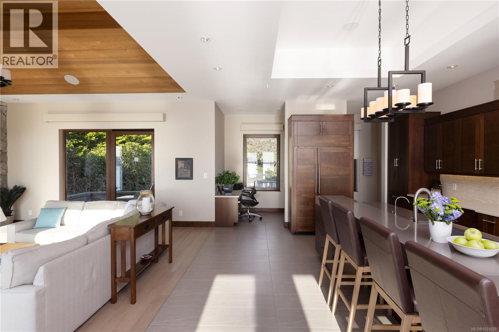  3070 Beachfront Crescent, Mill Bay